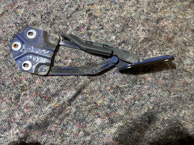 bontott VW TOURAN Motorháztető Jobb Zsanér