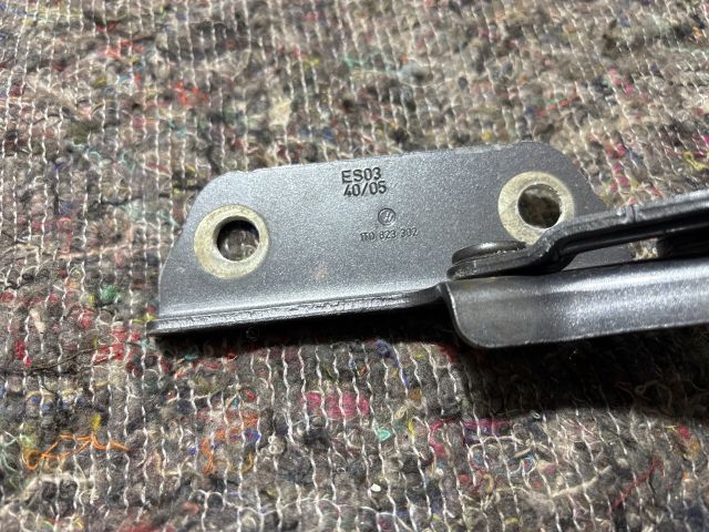 bontott VW TOURAN Motorháztető Jobb Zsanér