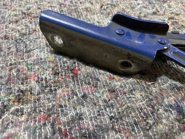 bontott VW TOURAN Motorháztető Jobb Zsanér