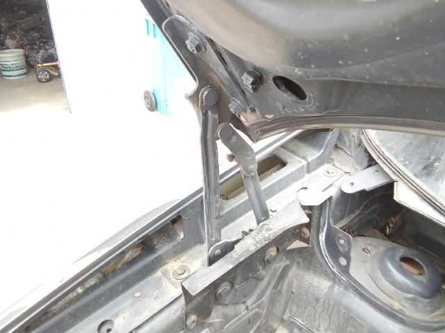 bontott VW TOURAN Motorháztető Jobb Zsanér