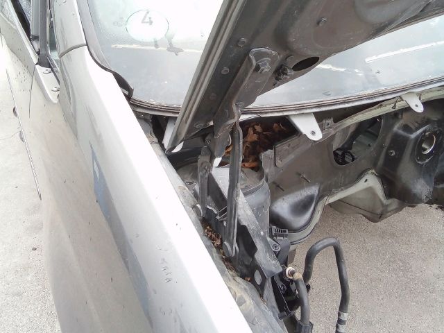 bontott VW TOURAN Motorháztető Jobb Zsanér