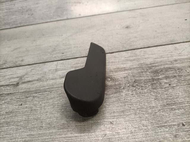 bontott VW TOURAN Motorháztető Nyitó Kar / Gomb