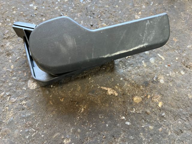 bontott VW TOURAN Motorháztető Nyitó Kar / Gomb