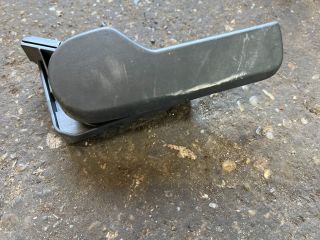 bontott VW TOURAN Motorháztető Nyitó Kar / Gomb