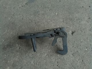 bontott VW TOURAN Motorháztető Nyitó Kar / Gomb