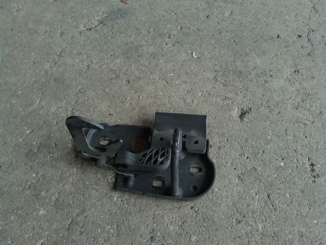 bontott VW TOURAN Motorháztető Nyitó Kar / Gomb