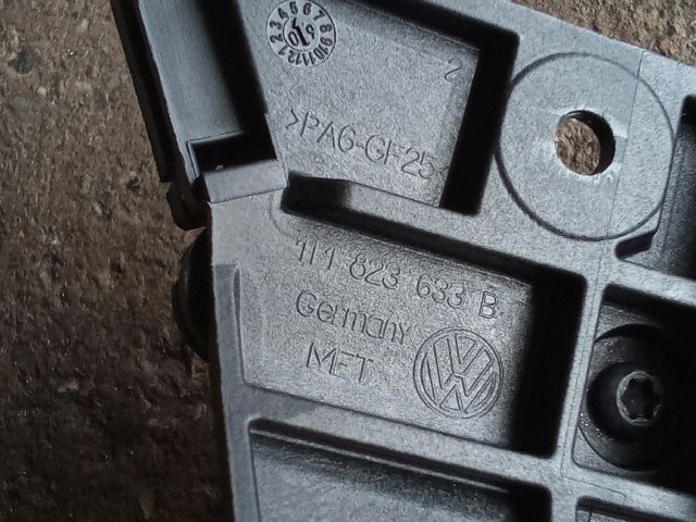 bontott VW TOURAN Motorháztető Nyitó Kar / Gomb