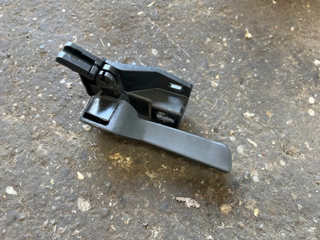 bontott VW TOURAN Motorháztető Nyitó Kar / Gomb