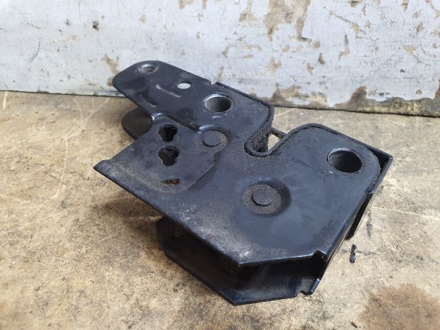 bontott VW TOURAN Motorháztető Zárszerkezet