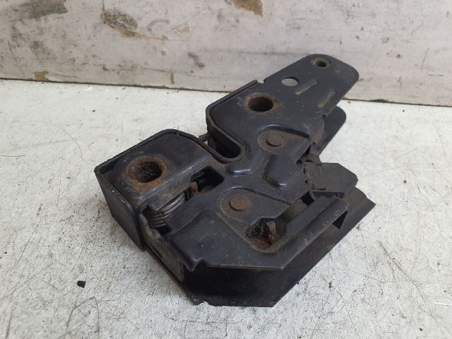 bontott VW TOURAN Motorháztető Zárszerkezet