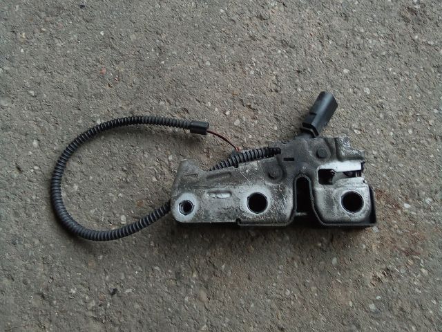 bontott VW TOURAN Motorháztető Zárszerkezet