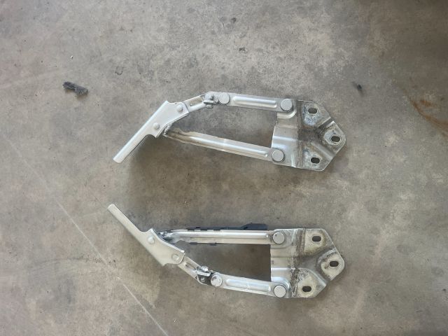 bontott VW TOURAN Motorháztető Zsanér Pár