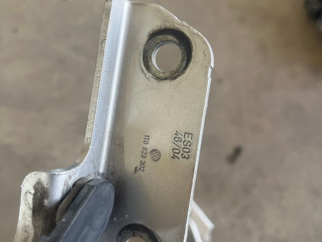 bontott VW TOURAN Motorháztető Zsanér Pár