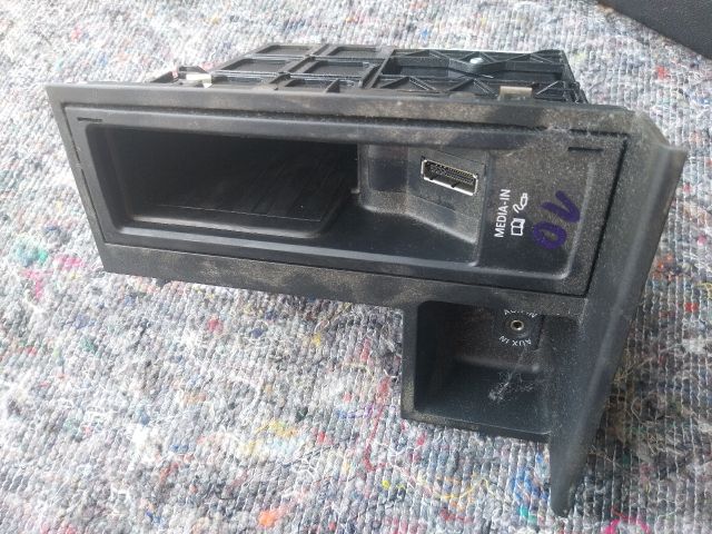 bontott VW TOURAN Multimédia Vezérlő