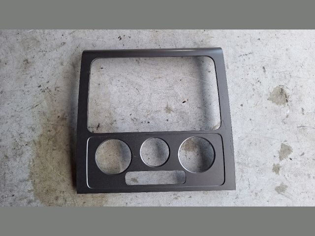 bontott VW TOURAN Rádió / CD Keret