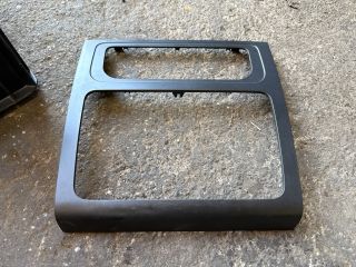 bontott VW TOURAN Rádió / CD Keret