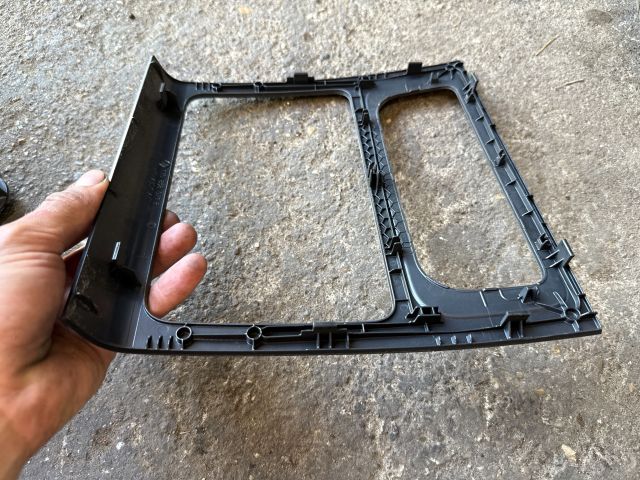 bontott VW TOURAN Rádió / CD Keret