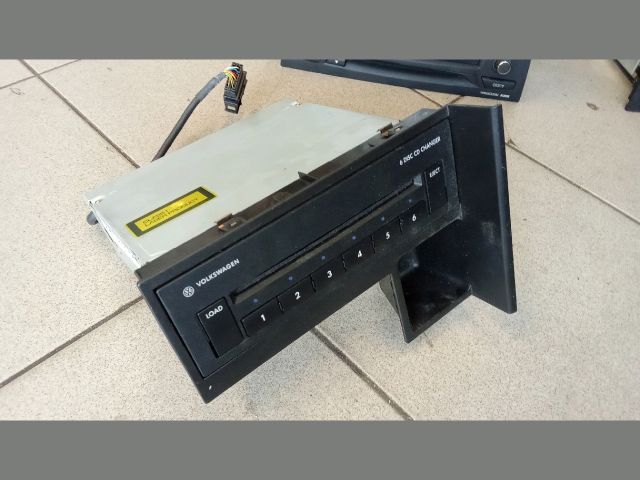 bontott VW TOURAN Rádió / CD