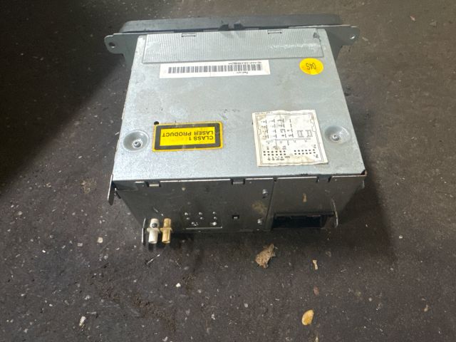 bontott VW TOURAN Rádió / CD