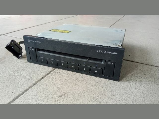 bontott VW TOURAN Rádió / CD