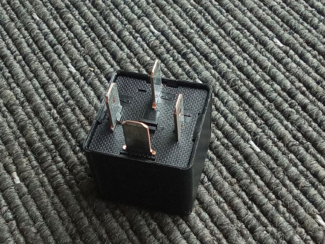 bontott VW TOURAN Relé