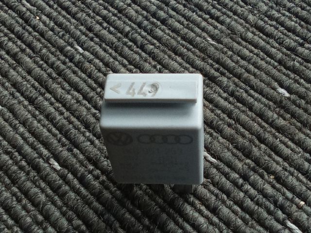 bontott VW TOURAN Relé