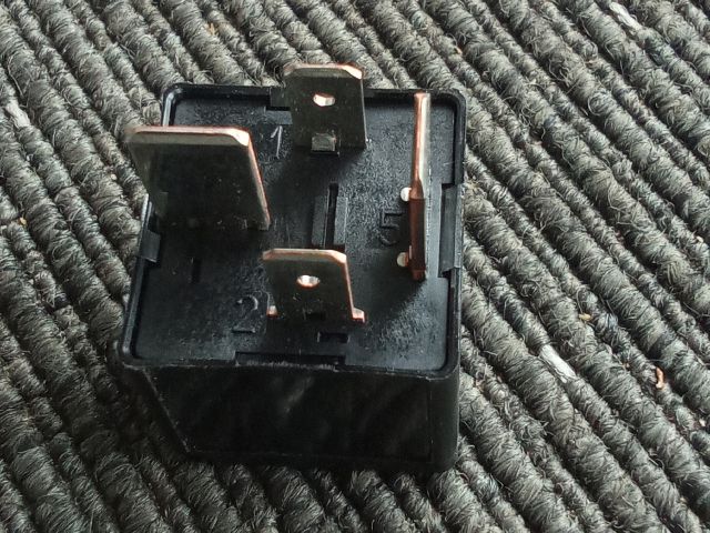 bontott VW TOURAN Relé