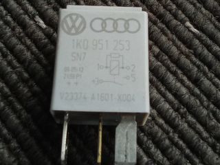 bontott VW TOURAN Relé