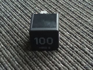 bontott VW TOURAN Relé