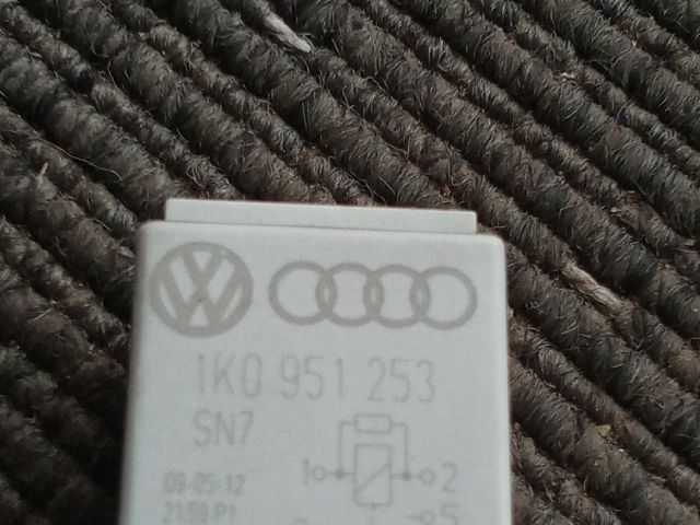 bontott VW TOURAN Relé