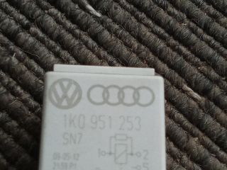 bontott VW TOURAN Relé