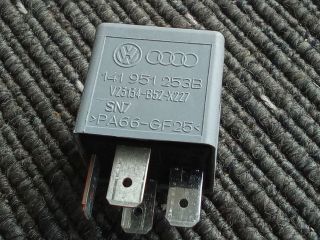 bontott VW TOURAN Relé