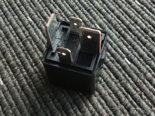 bontott VW TOURAN Relé