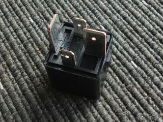 bontott VW TOURAN Relé