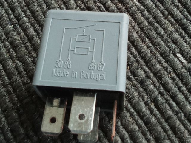 bontott VW TOURAN Relé