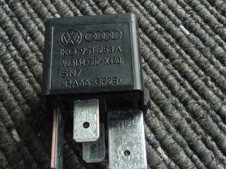 bontott VW TOURAN Relé