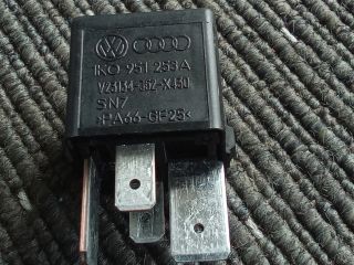 bontott VW TOURAN Relé
