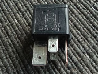 bontott VW TOURAN Relé