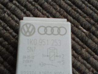 bontott VW TOURAN Relé