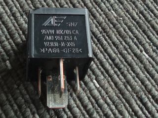 bontott VW TOURAN Relé