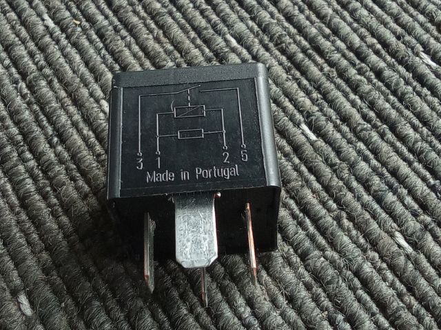 bontott VW TOURAN Relé