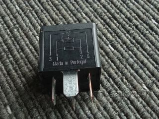 bontott VW TOURAN Relé