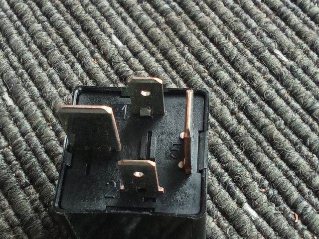 bontott VW TOURAN Relé