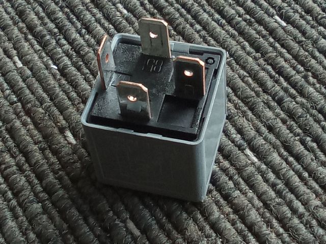 bontott VW TOURAN Relé