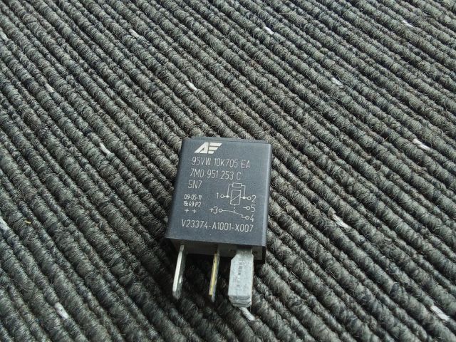 bontott VW TOURAN Relé