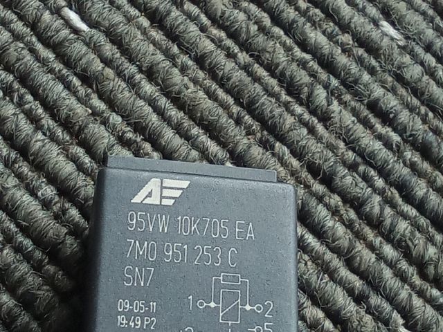 bontott VW TOURAN Relé