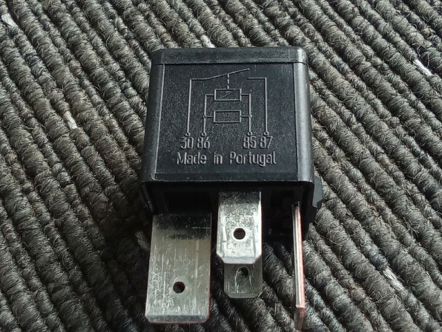 bontott VW TOURAN Relé