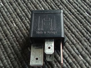 bontott VW TOURAN Relé