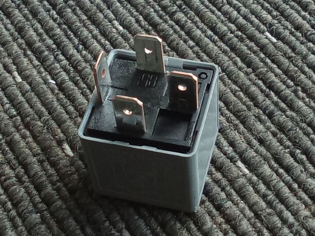 bontott VW TOURAN Relé