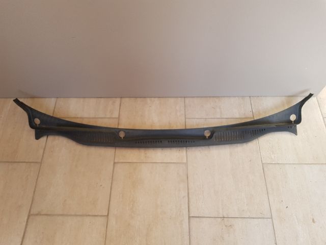 bontott VW TOURAN Szélvédő Alatti Műanyag Elem